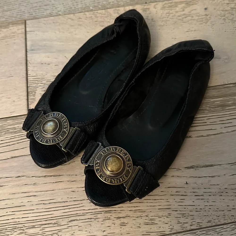 BURBERRY BLACK MEDALLION LOGO PEEP TOE LEATHER FLATS MADE IN ITALY SIZE 37 / 7 - Picture 5 of 12